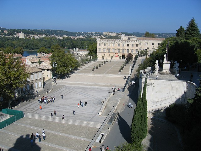 La place du Palais des Papes