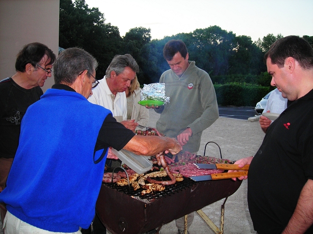 Devant les grillages