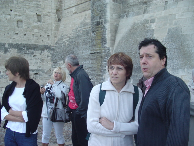 Devant le Palais des Papes