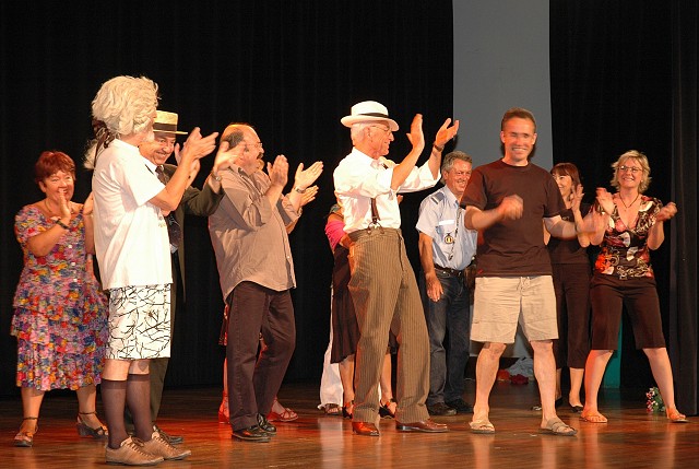 Les acteurs saluent leur public