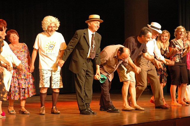 Les acteurs saluent leur public